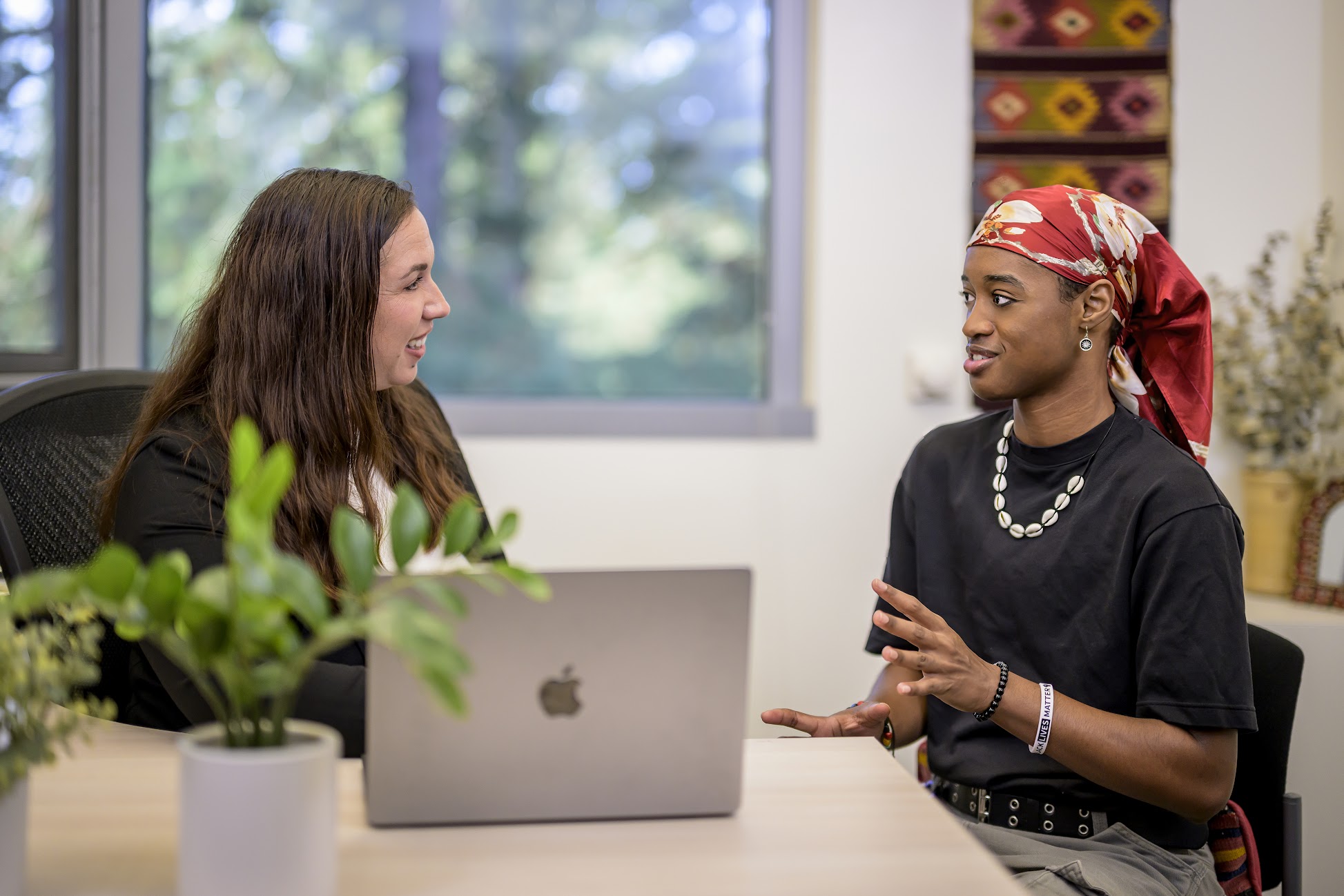 Dejon Barber, Assistant Manager and Program Coordinator for the Critical Race & Ethnic Studies program, advises Aamir, a CRES & Robotics Engineering double major. 